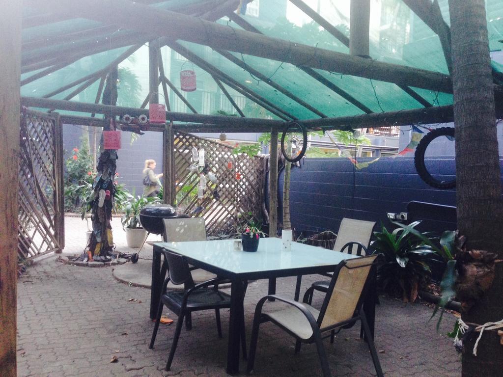 A Pousada Adventurers Backpackers Townsville Exterior foto